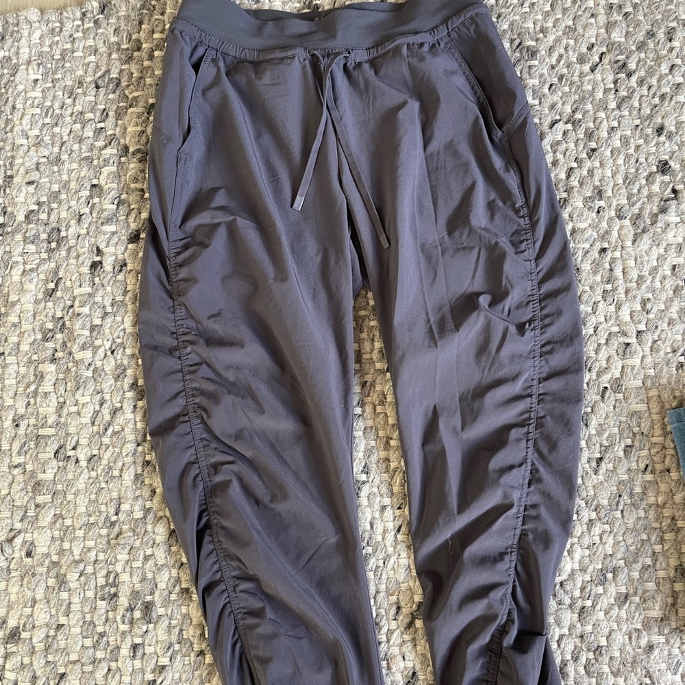 ATHLETA size 4 joggers